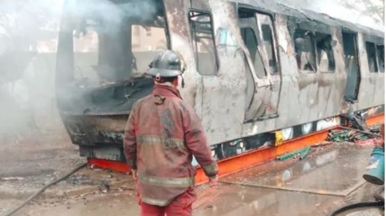 Tren histórico del Metro de Caracas fue consumido por las llamas dentro del Museo de Transporte (VIDEOS)