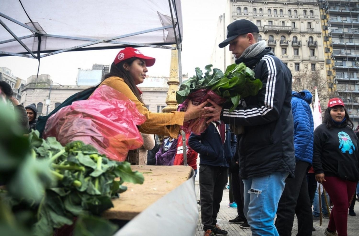 Venta de carne a precios populares a modo de protesta en el Congreso