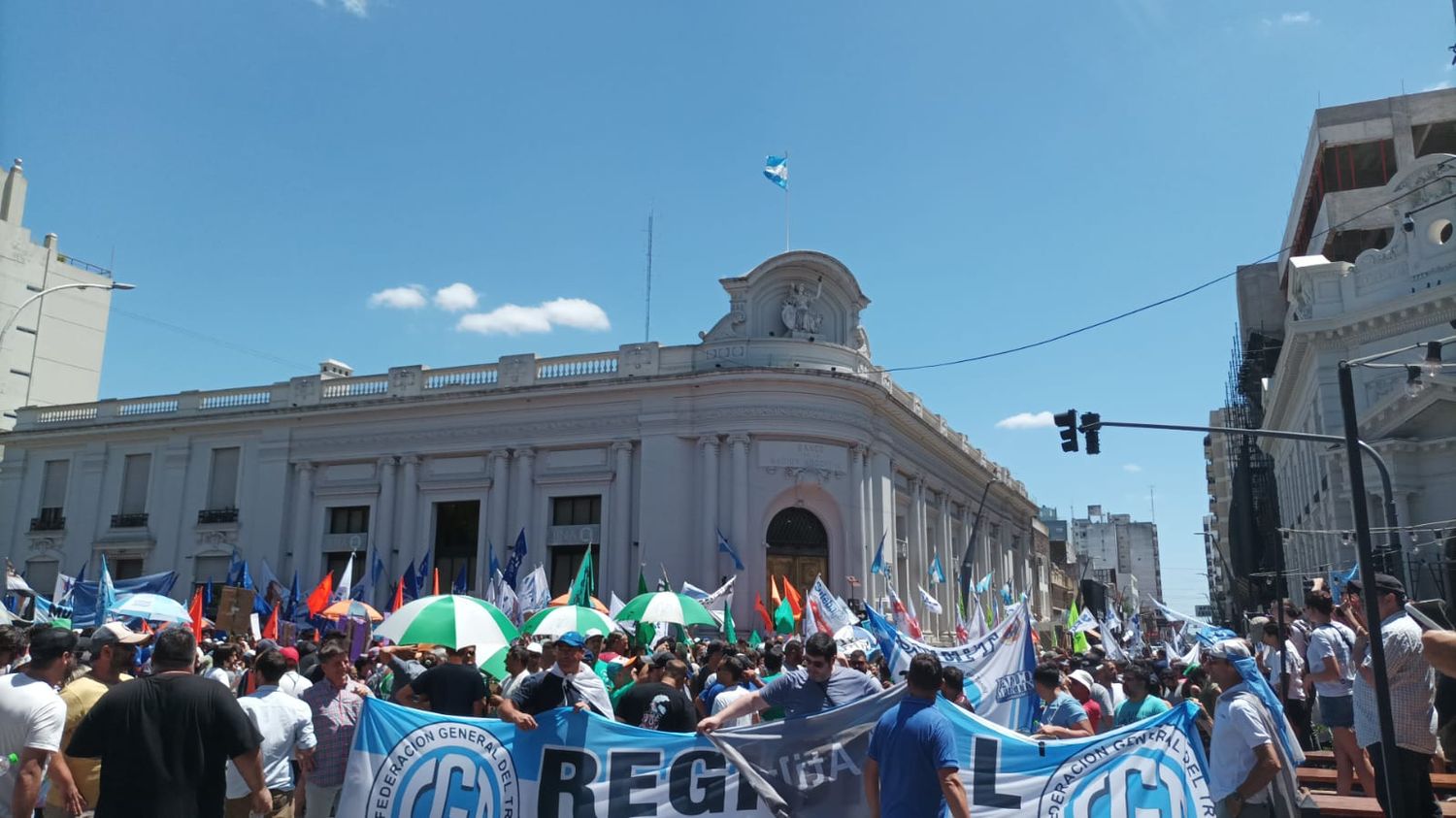 Las organizaciones sociales y sindicatos protestarán contra el ajuste de Javier Milei