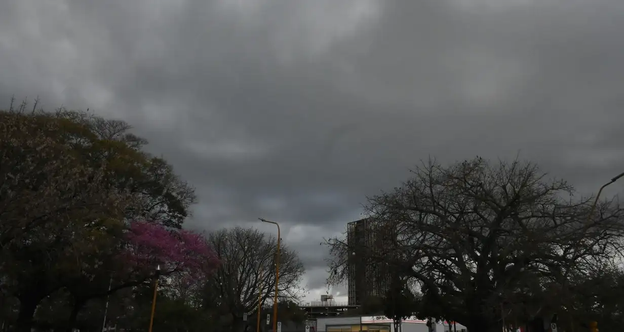 El SMN emitió una serie de alertas amarillas y naranjas para el sur y centro provincial.