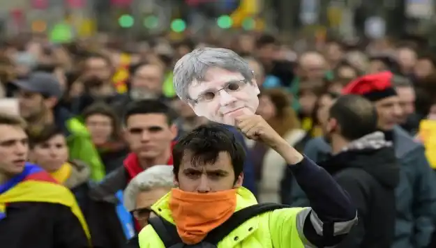 Heridos y detenidos en la protesta luego del arresto de Puigdemont