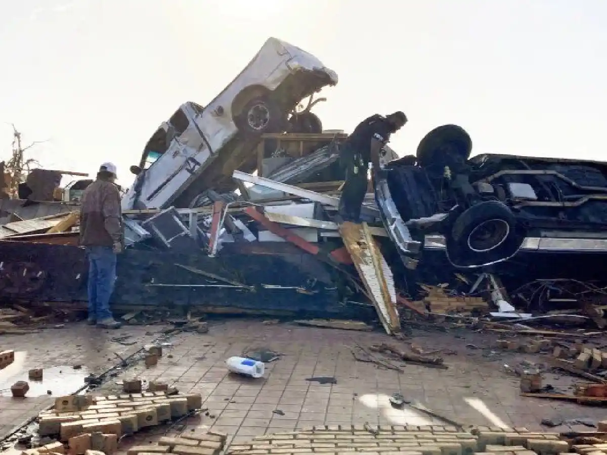 Un feroz tornado en Estados Unidos dejó al menos 26 muertos