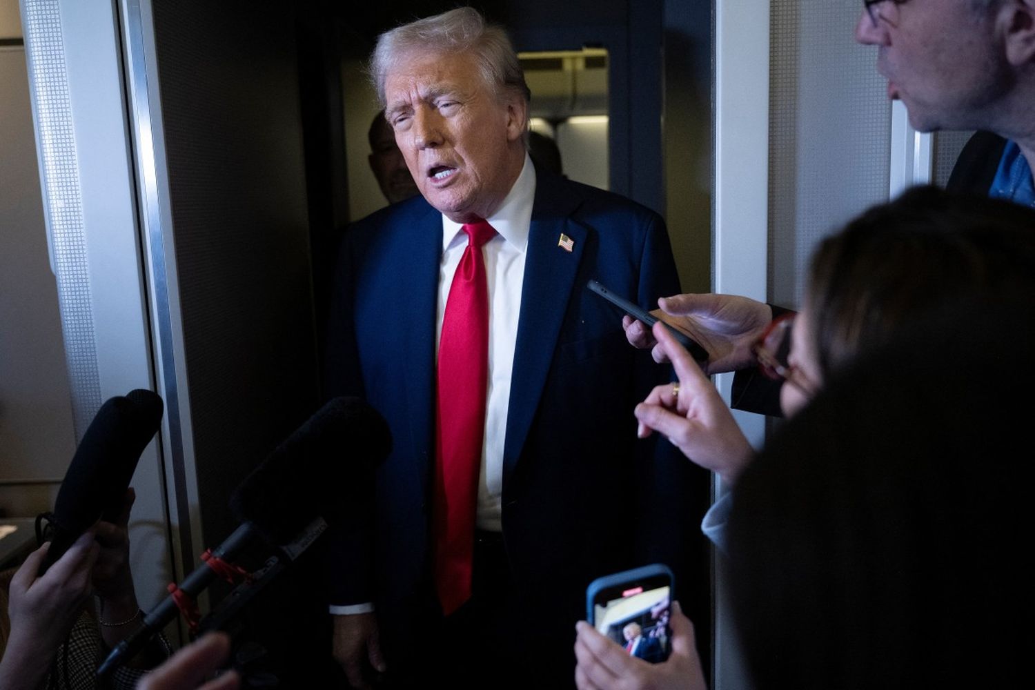 “Si desobedeces nuestras órdenes no puedes hacer negocios en EE.UU.”: la advertencia de Trump a QUIENES COMPREN PETRÓLEO VENEZOLANO
