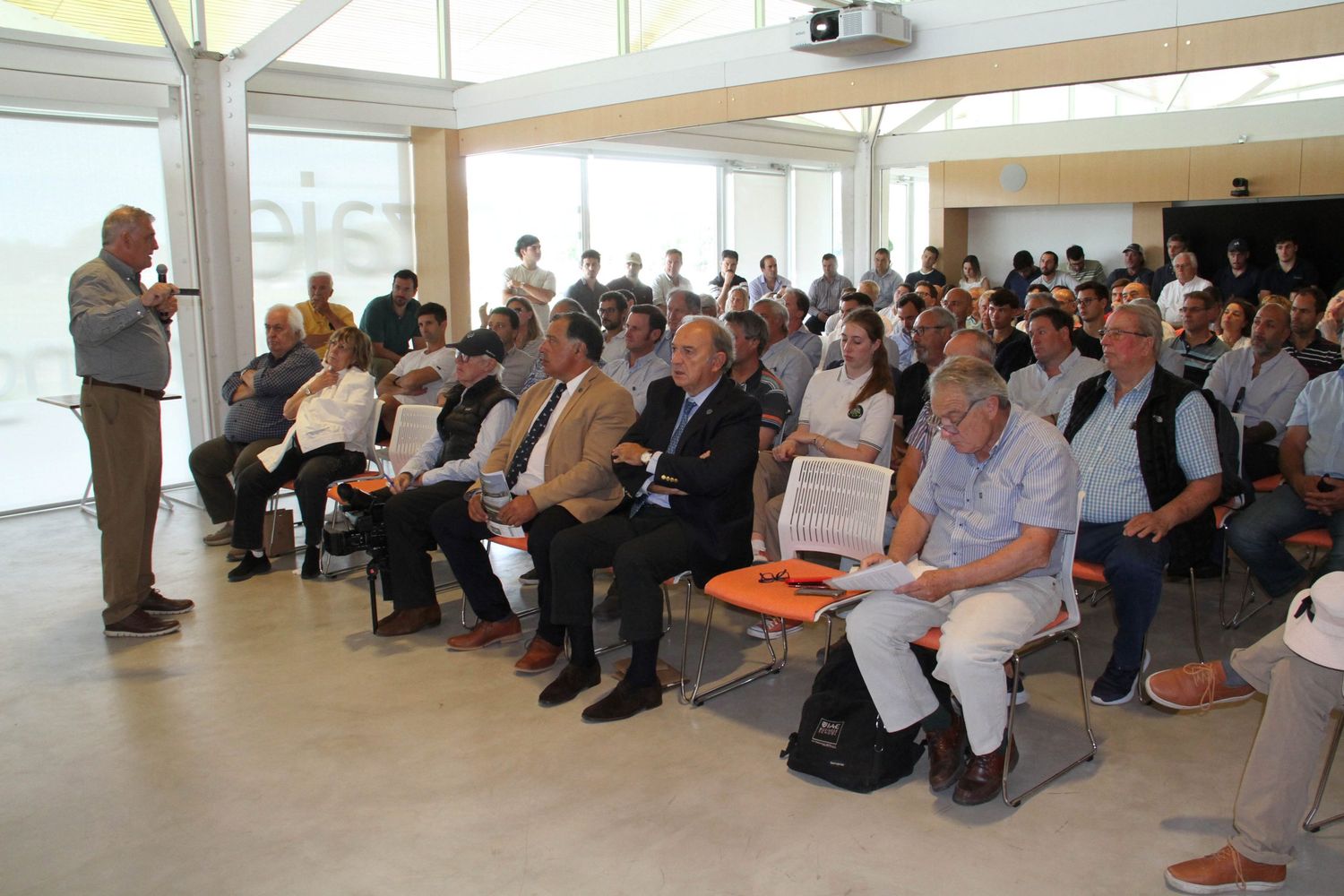 Exitosa Jornada de Agronegocios en Tres Arroyos