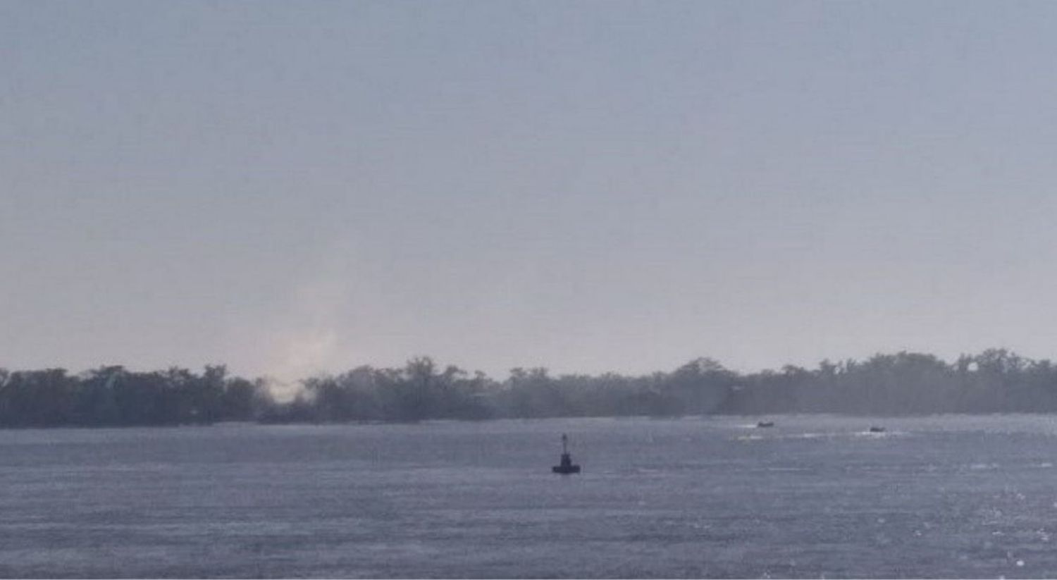 Fuego en las islas: tras una noche irrespirable, columnas de humo contra el celeste