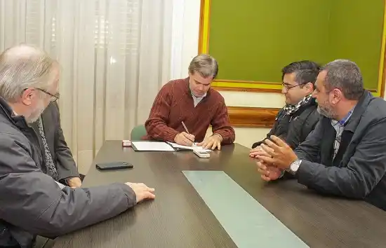 Firman convenio de colaboración recíproca con el Hogar de Ancianos