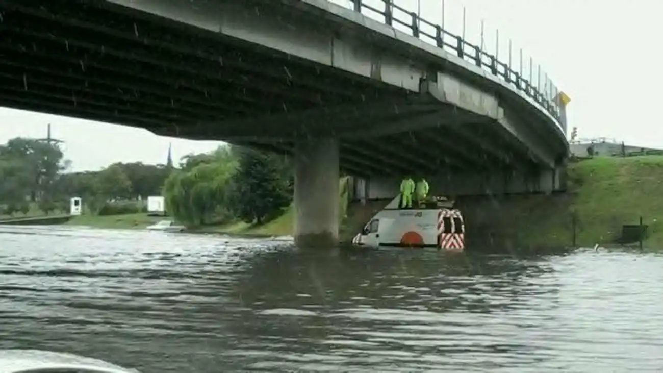Caos de tránsito en Panamericana por inundación a la altura de Pacheco