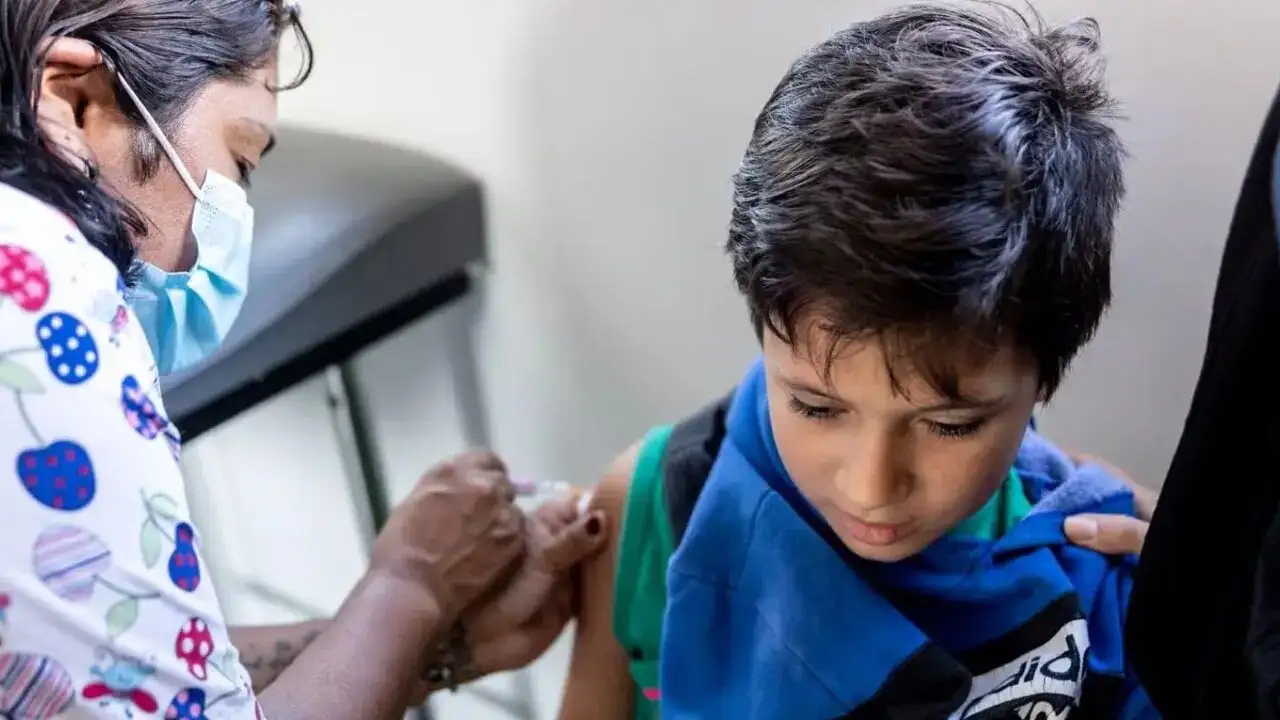 Desde el Ministerio de Salud pidieron a las familias completar el calendario de vacunación de los chicos antes del inicio de clases