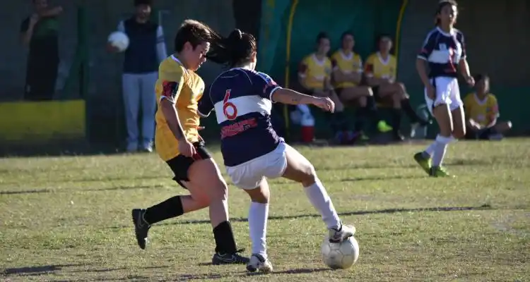 Torneo Ludmila Manicler: Pescadores Azul, Las Palmeras y América mandan en la tabla de posiciones