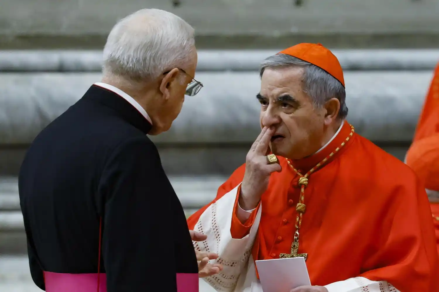Un cardenal suspendido por el papa Francisco exige participar en el cónclave