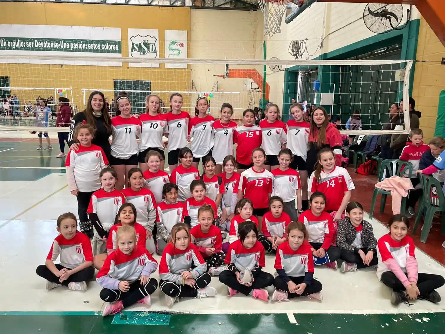 La entrenadora Gabriela Alessi aludió a la actividad con las pequeñas