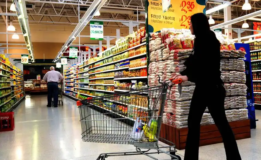 Aseguran que la "Ley de Góndolas" podría bajar los precios hasta un 30%