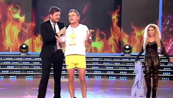 Tinelli le siguió pegando a Macri y presentó a la abogada hot