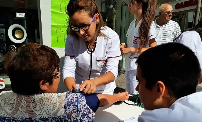 El Hospital salió a la calle y realizó 250 controles médicos preventivos
