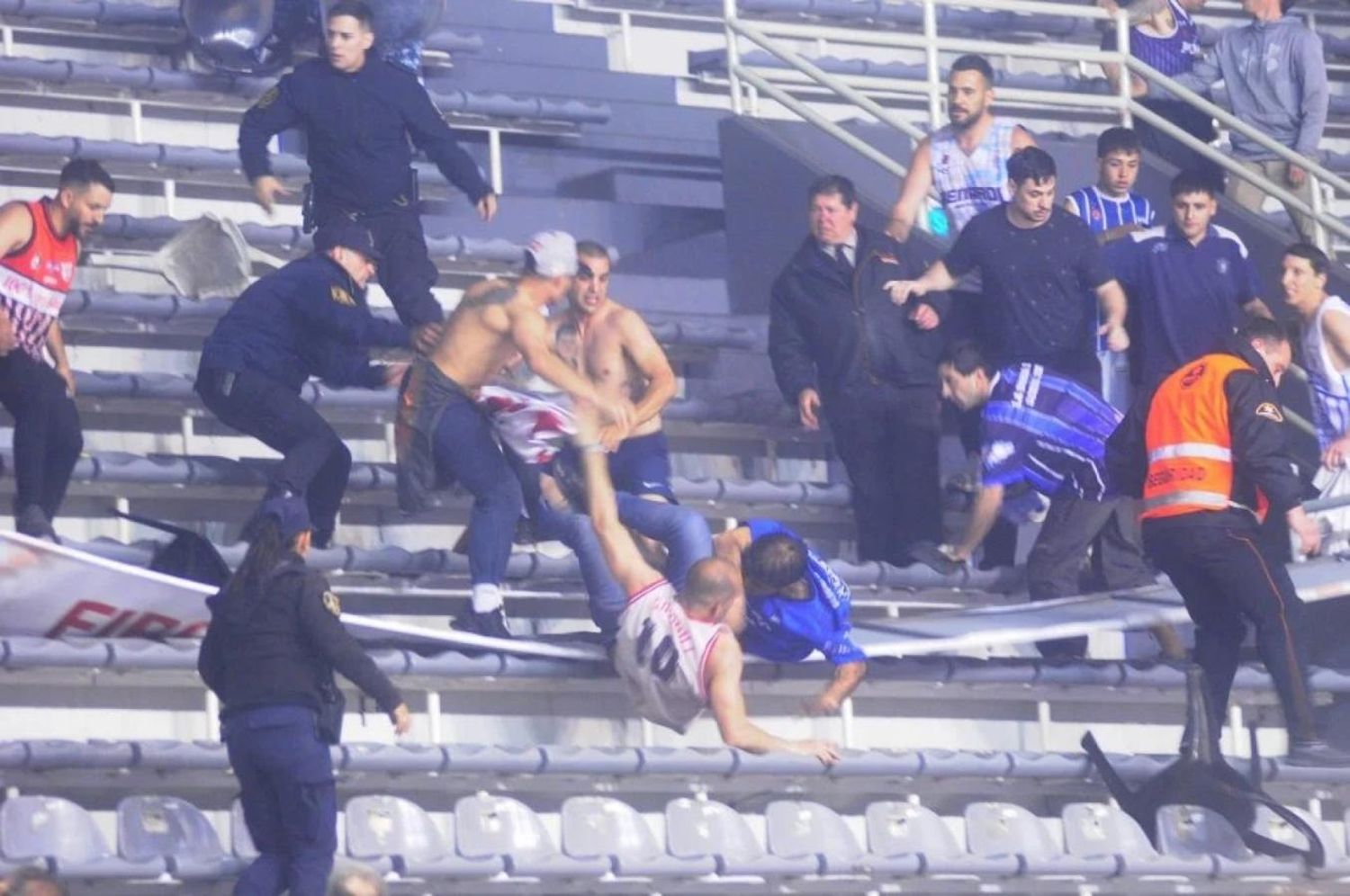Los incidentes en el Polideportivo "Islas Malvinas".