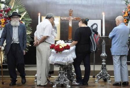 En el último adiós a Nelly Omar, Intendente de Guaminí anunció museo en su memoria