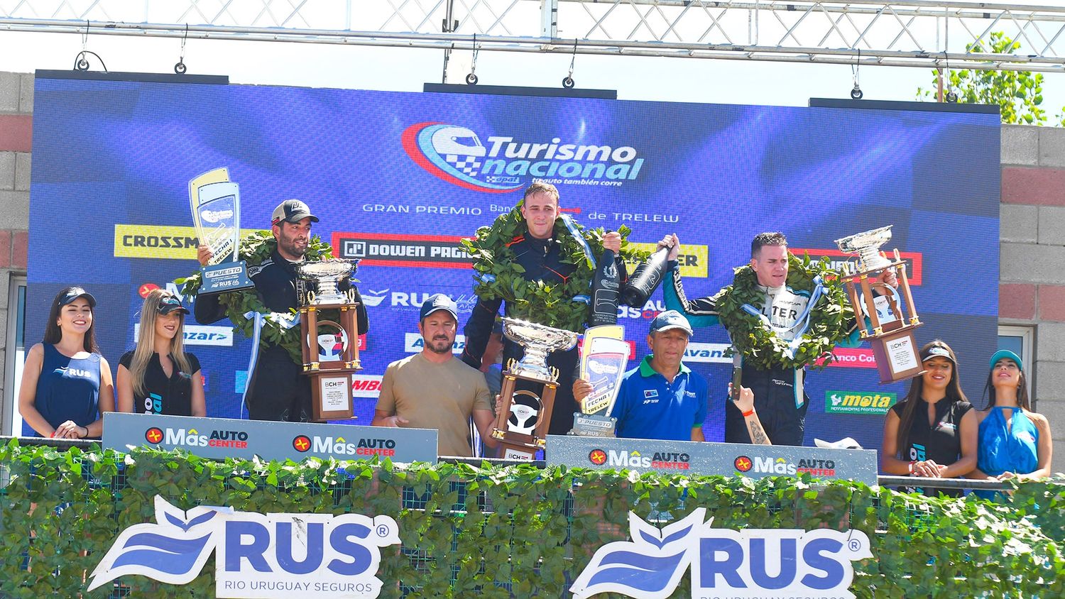 Veronesi (derecha) hizo podio en el inicio de la temporada del TN.