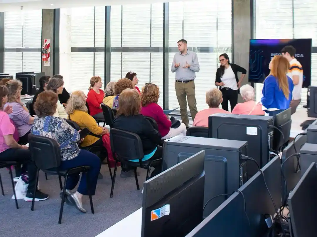 Tecnoteca 25 mil personas