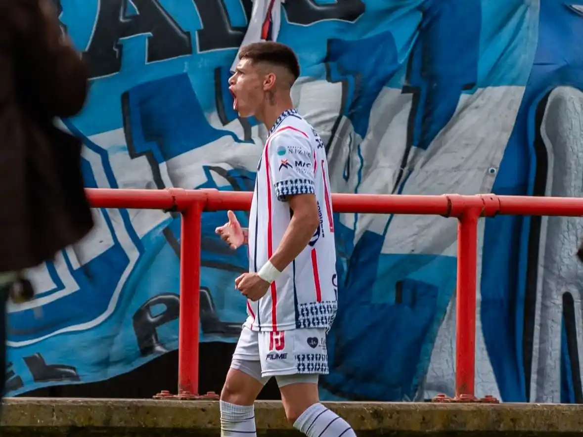 Matias Bergara festejando su tanto (FOTO: Prensa Alvarado)