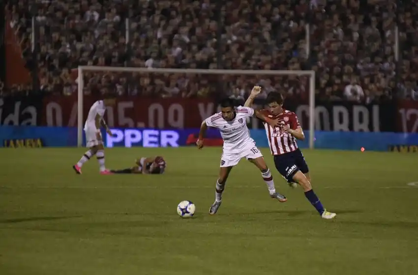 La «Lepra» igualó en un pobre debut