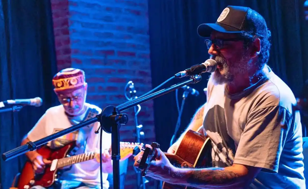 Afroblues. Un proyecto musical que propone una interesante fusión entre blues, rock y sonidos africanos