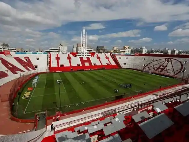 La cancha de Huracán no puede recibir público.