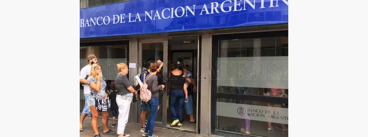 Este lunes no abren los bancos