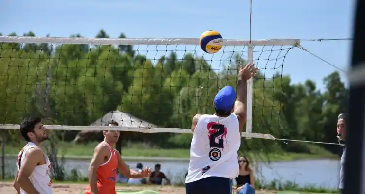 El Circuito Provincial de Beach pasó por Náutico