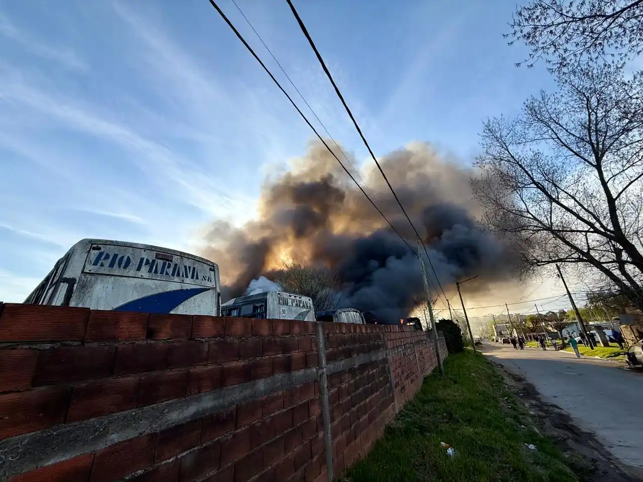 incendio deposito rio parana 14-09-25 - 5