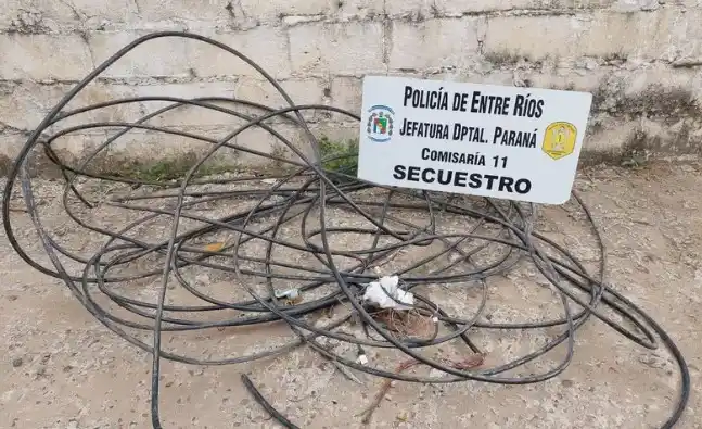 En comunicación con la Fiscalía en turno, se dispuso el secuestro de los cables sustraídos y se le dio intervención a Criminalística.