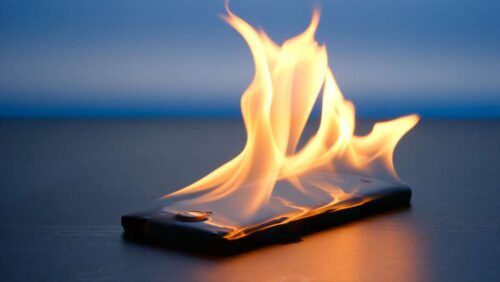 Cómo se puede quemar o incendiar la batería de un celular