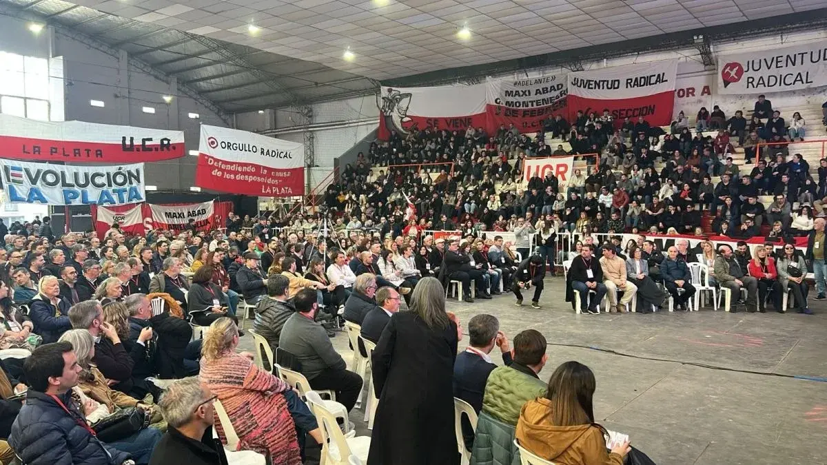 El sector liderado por Miguel Fernández abandonó el encuentro.