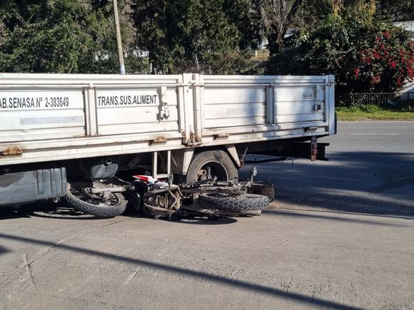 Chocó en moto en la costanera y se bajó de la ambulancia sin ser asistido