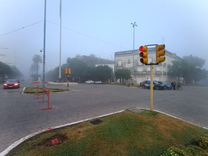 Corte de tránsito y despliegue policial frente a la Jefatura de Rafaela en una nueva manifestación pacífica - 4