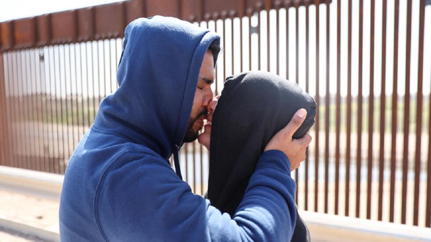 MIGRANTES CASADOS con estadounidenses tendrán más facilidades para regularizarse: la nueva medida de Joe Biden