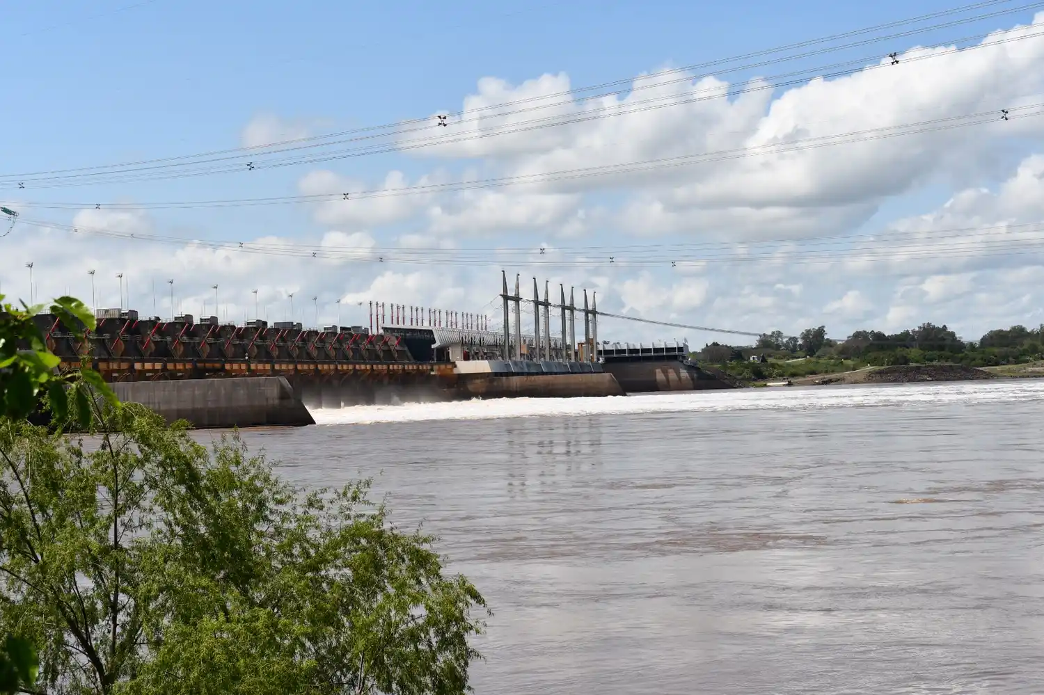 Prevén que los niveles del río Uruguay se mantendrán hasta el fin de semana y luego comenzarán a descender