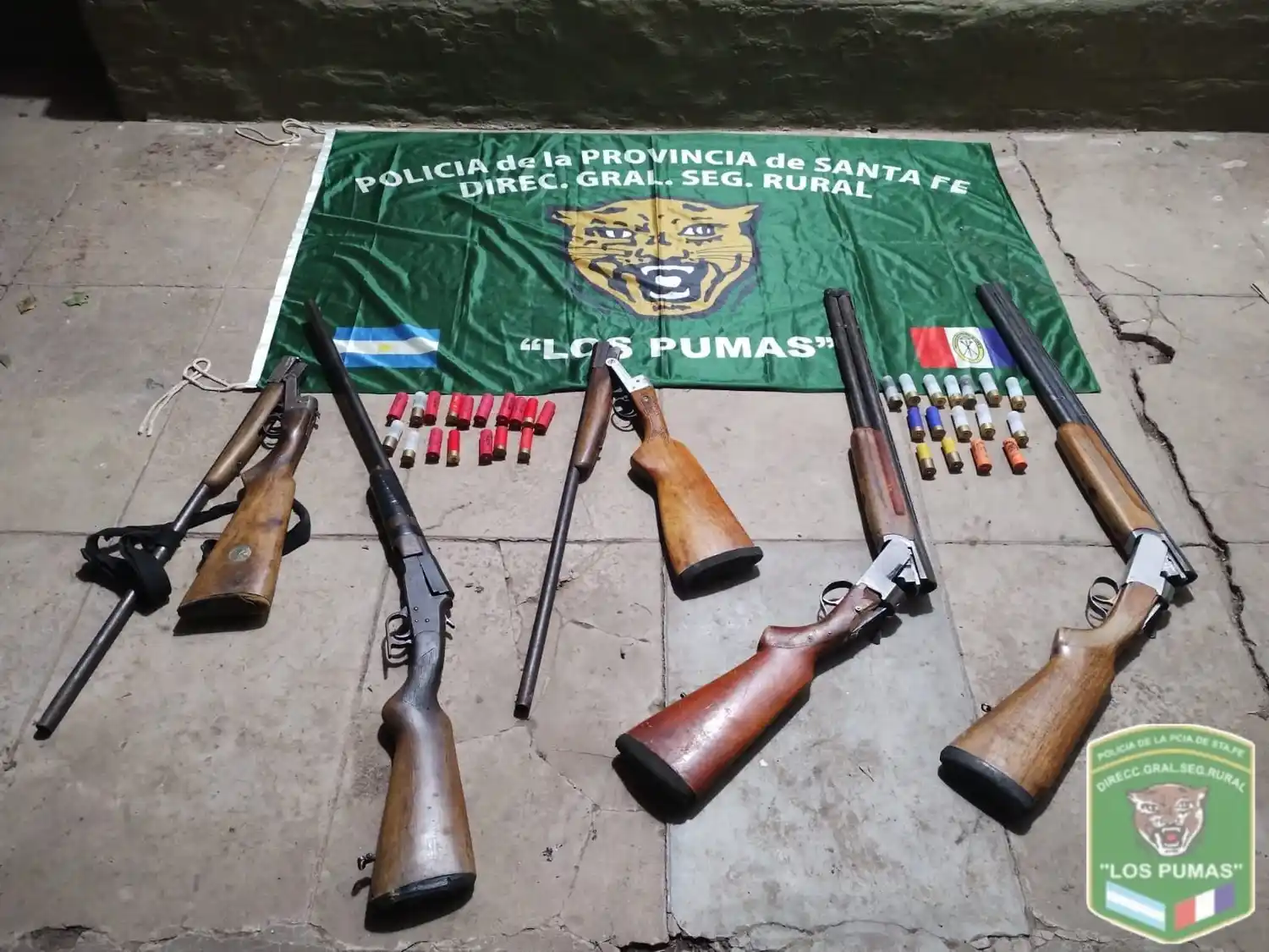 Cinco hombres interceptados con varias escopetas sin documentación