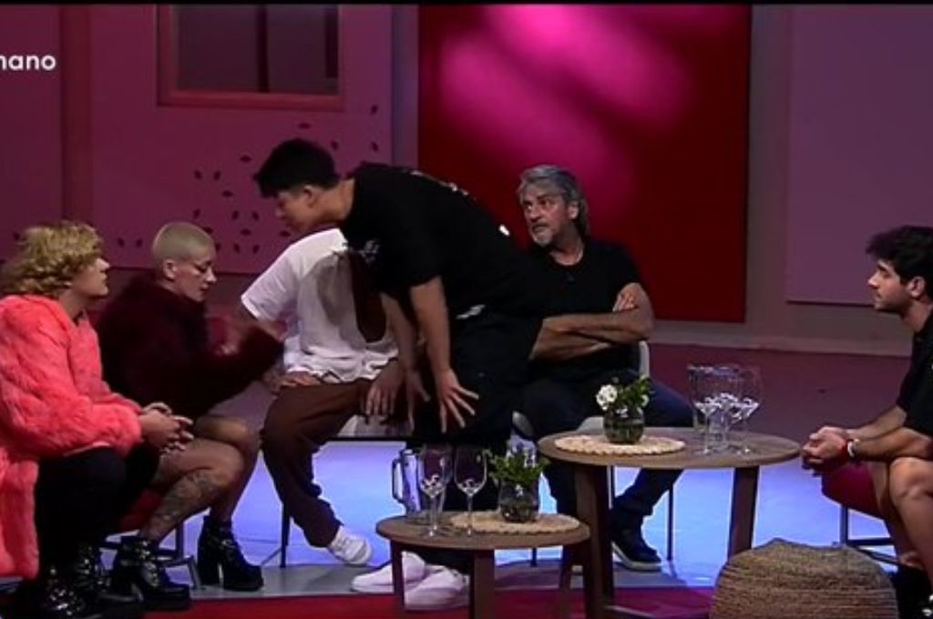 Enfrentamiento entre Furia y el Chino