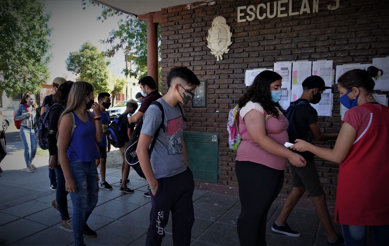 Por un caso de coronavirus, suspendieron las clases en la secundaria 12, que funciona en la escuela 3