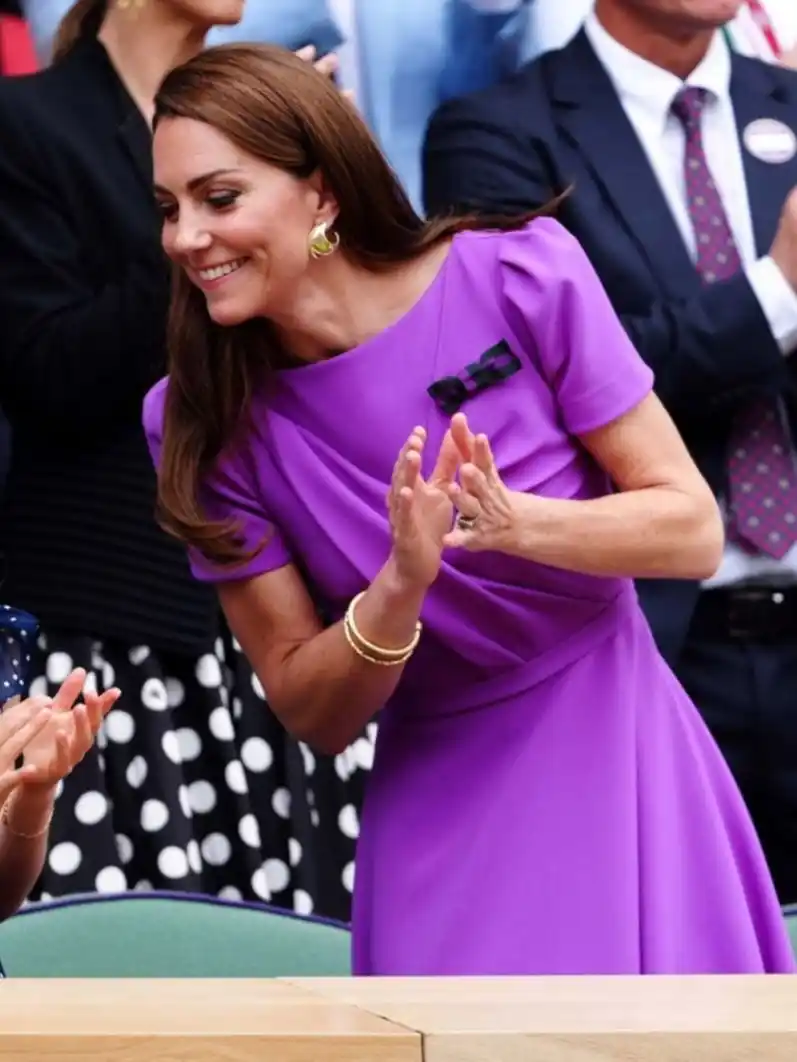 Kate Middleton fue ovacionada en Wimbledon y le entregó el trofeo a Alcaraz