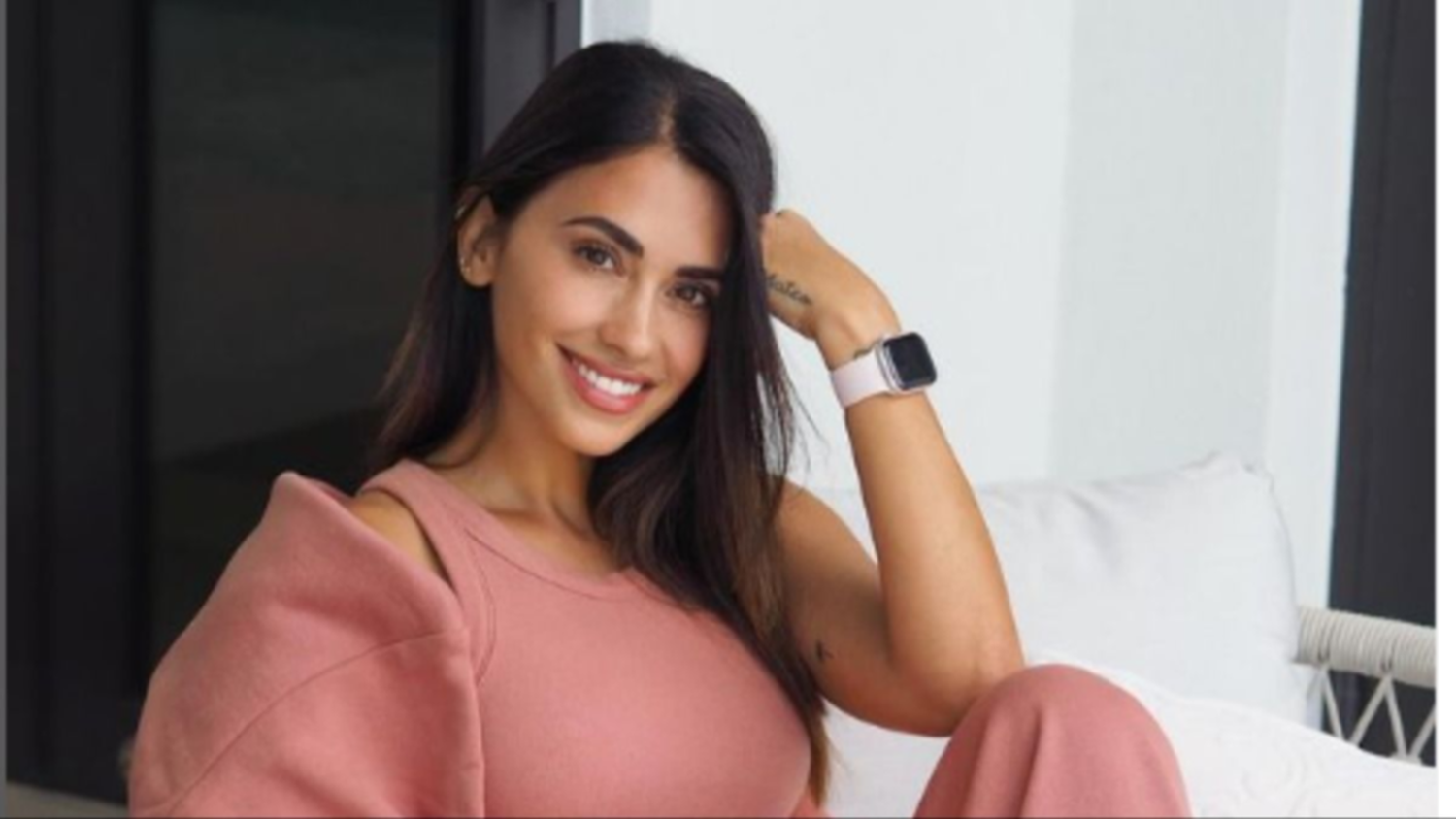 Antonela Roccuzzo marca tendencia con un look de los 90 desde Miami