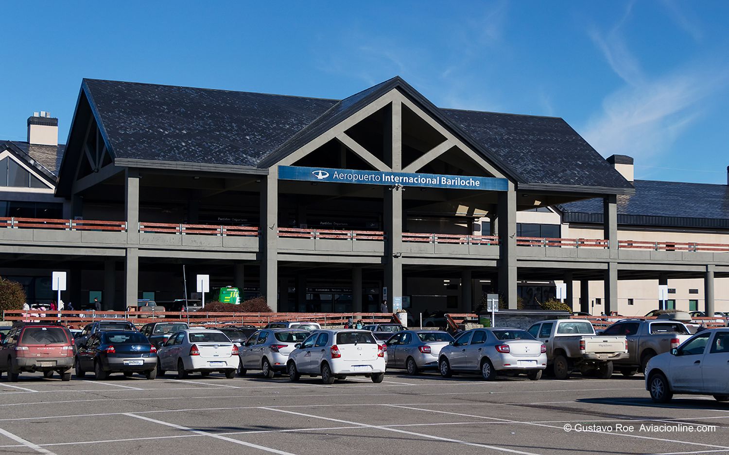 Mejoran estacionamiento en el aeropuerto de Bariloche