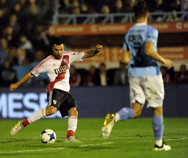 Scocco volvió al gol y sabe que para un delantero "siempre es bueno marcar"