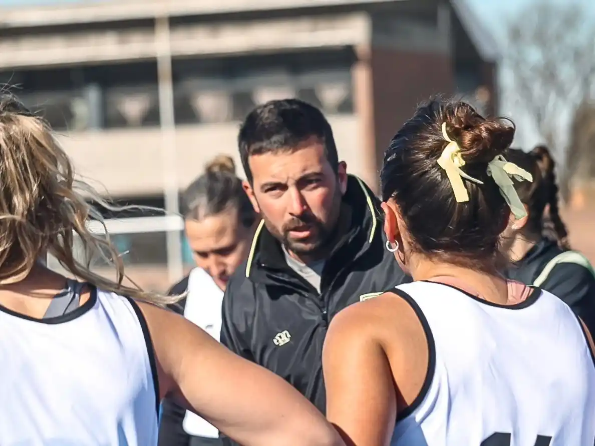 Maximiliano Varales, entrenador del seleccionado femenino.