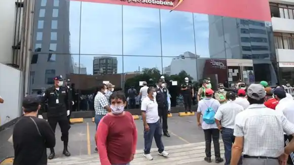 “Encaje legal es más inflación”: expertos coinciden que créditos bancarios no resolverán crisis