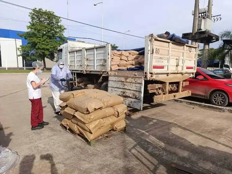 Nutrifor recibió un nuevo cargamento de 
harina de algarroba de productores del oeste