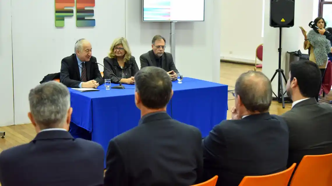 La provincia distinguió a Bernardo Kliksberg