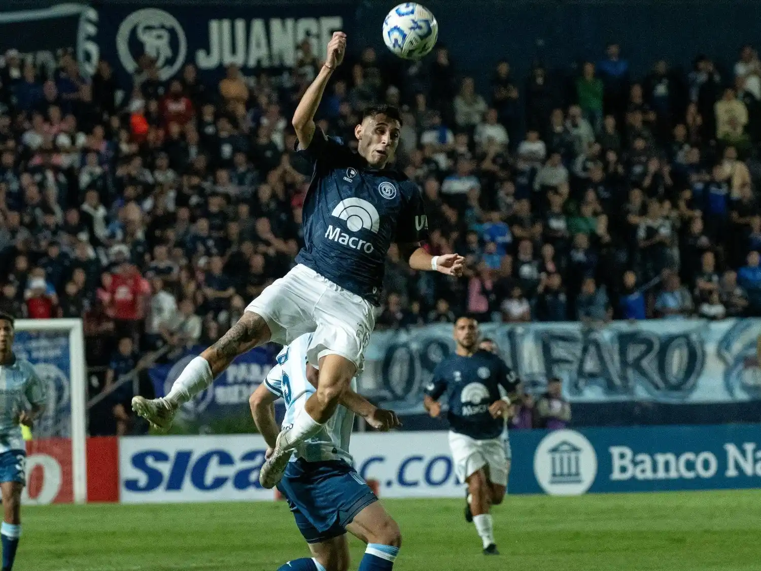 Independiente Rivadavia se hizo fuerte de local.