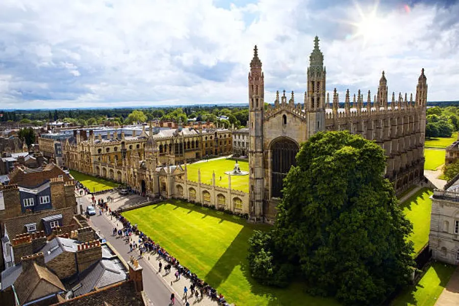 El Intendente participa de una reunión en la Universidad de Cambridge