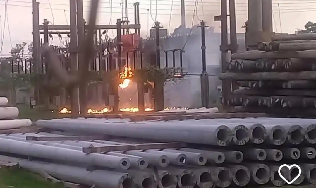 La estación de Firmat que tomó fuego y derivó en el corte del suministro eléctrico.